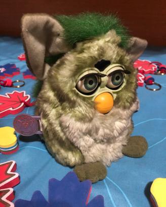 Furby originale + 29 portachiavi brandizzati