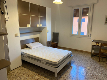 Camera singola per ragazza via Araldi