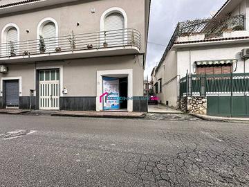 Immobile di 140 m² con 2 locali a Nola
