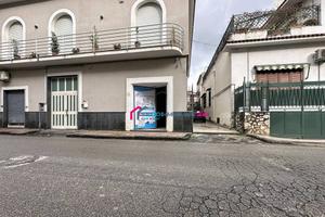 Immobile di 140 m² con 2 locali a Nola