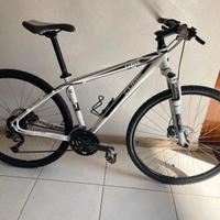 MTB  cube ruote 28 freni disco cambio Shimano slx