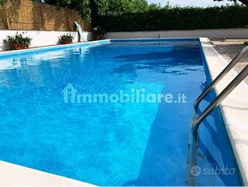 Villa di 385 m² con più di 5 locali a Grottaferrat