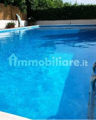 Villa di 385 m² con più di 5 locali a Grottaferrat