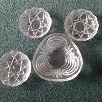 SET  DI  POSACENERE  NUOVI  IN  CRISTALLO .