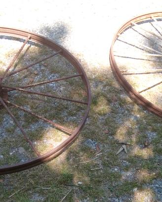 Ruote a raggi d'epoca ex attrezzature
