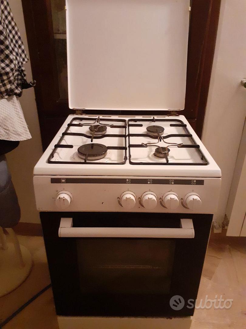 Cucina Gas 4 Fuochi + Forno (OFFCAR) - Arredamento e Casalinghi In vendita  a Lecce