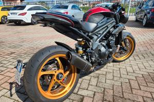 Triumph speed triple 1050 rs