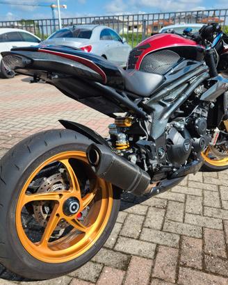 Triumph speed triple 1050 rs