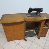Macchina da cucire Elgin con mobile