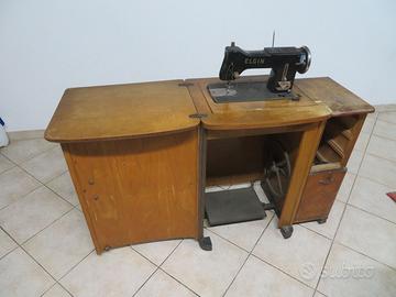 Macchina da cucire Elgin con mobile