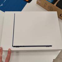 MacBook Air, M2, 13.6'', 8 GB RAM, 512 GB SSD