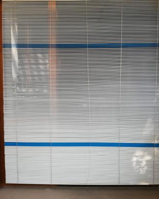 Tenda Veneziana  usata bianca con righe Bluette