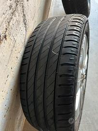 N4 cerchi in lega con copertoni