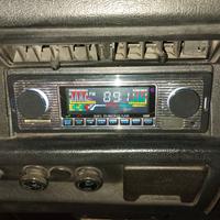 Autoradio stile vintage con bluetooth.