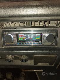 Autoradio stile vintage con bluetooth.