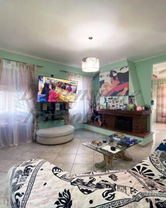 Villa di 260 m² con più di 5 locali e posto auto a