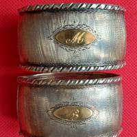 Portatovaglioli argento e oro.