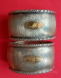 Portatovaglioli argento e oro.