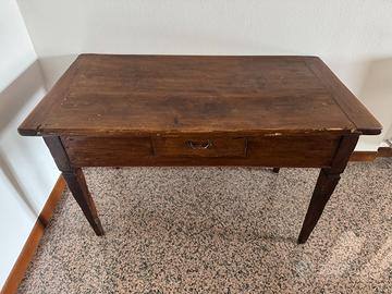 Scrivania antica in legno massello