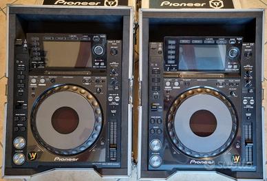 Coppia Pioneer CDJ 2000 Nexus NXS con flight case