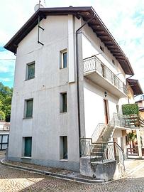 Casa indipendente su 3 livelli con eventuale perti