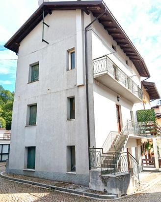 Casa indipendente su 3 livelli con eventuale perti