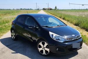 Kia Rio 2013 con gancio traino
