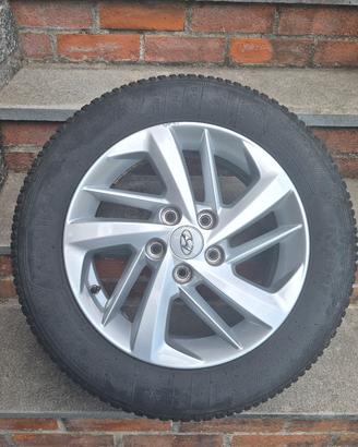 4 ruote invernali Hyundai Kona 205/60 R16 lega