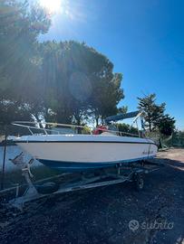 Barca motore fuori bordo