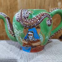 Teiera vintage giapponese in porcellana con geisha