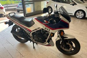 N° 2 HONDA VF500F  8.092 km  + VF500F 15674 km