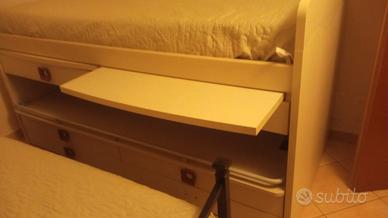 Letto a castello con scrivania 