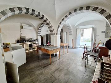 Rustico / Casale di 370 m² con più di 5 locali a C
