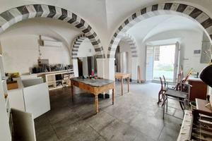 Rustico / Casale di 370 m² con più di 5 locali a C