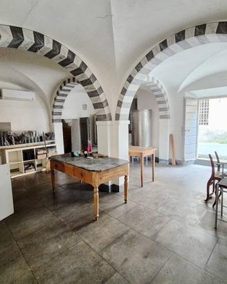 Rustico / Casale di 370 m² con più di 5 locali a C