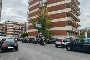 Fuorigrotta - locali commerciali locati