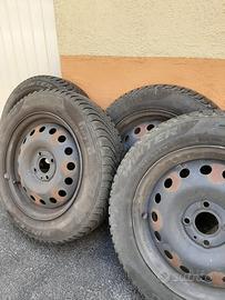 Set 4 gomme Pirelli + 4 cerchi 175/65 R15 84T M+S