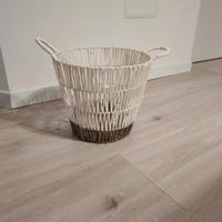 cesto in metallo e carta