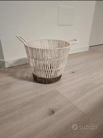 cesto in metallo e carta