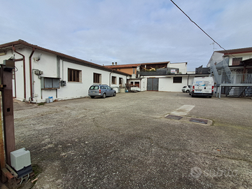 Capannone con annessa abitazione al piano primo