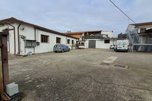 Capannone con annessa abitazione al piano primo