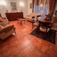 Salotto completo divano, poltrone, tavolo,sedie