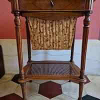 Tavolino d'Epoca per Lavori di Cucito