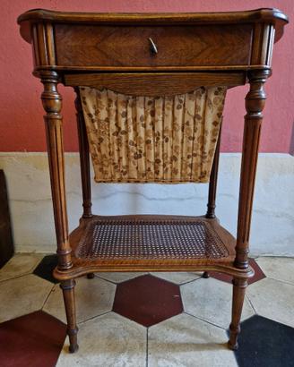 Tavolino d'Epoca per Lavori di Cucito