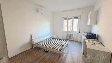 Stanza in appartamento di 83 m² a Sesto San Giovan