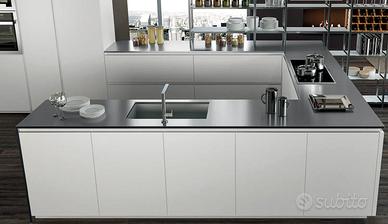 Cucina con Gola Personalizzabile TOP e ANTE