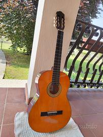 chitarra classica con custodia 