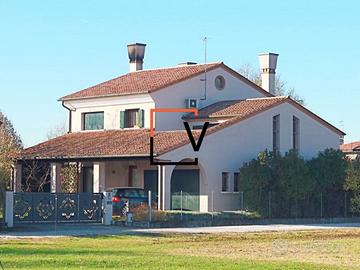 VILLA SINGOLA CON AMPIO GIARDINO