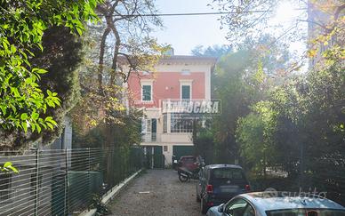 AMPIO 3 LOCALI CON FINITURE DI PREGIO SU DUE LIVEL