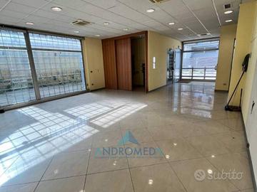 Immobile di 270 m² con più di 5 locali a Arzano